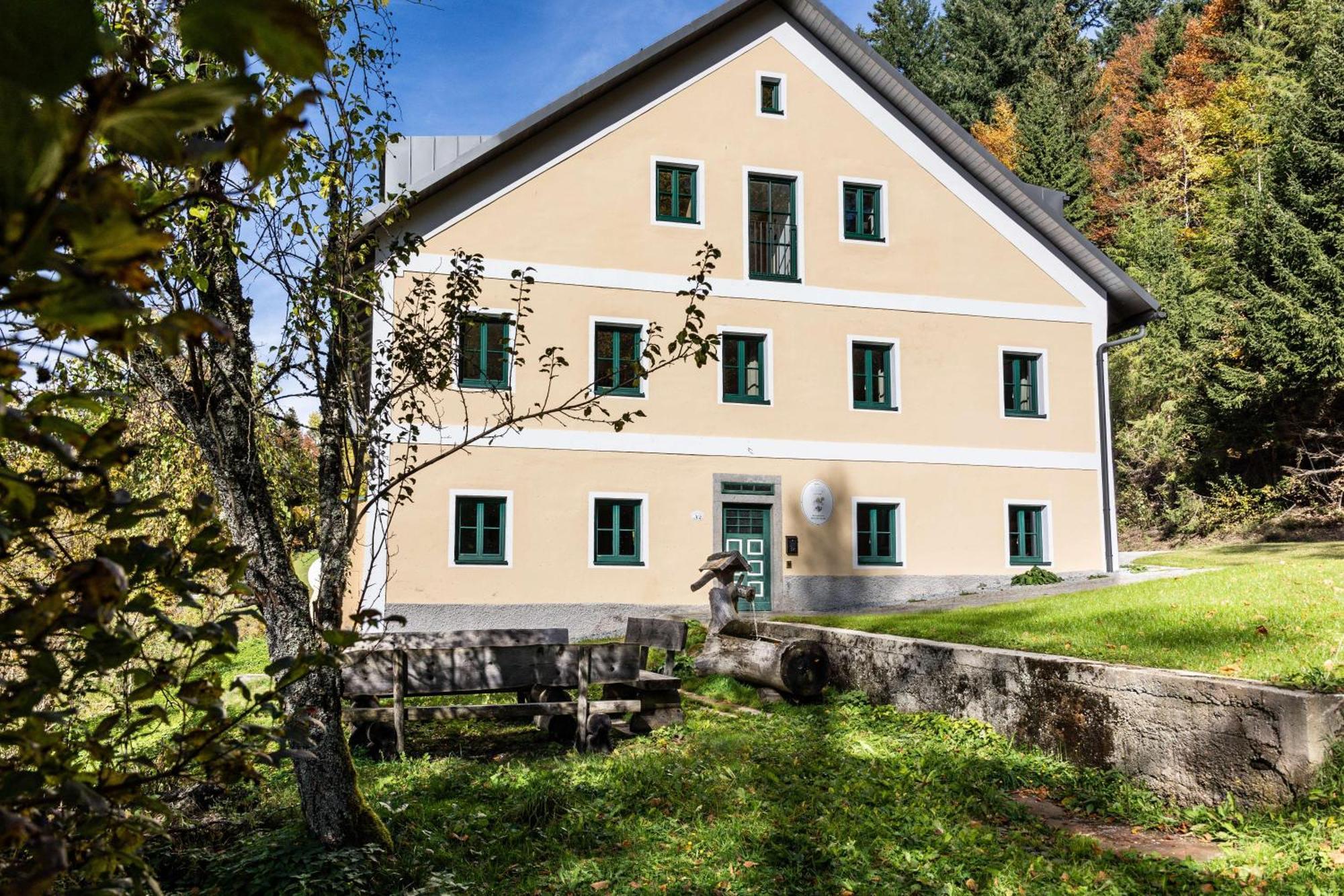 Forsthaus Apartments - Ski + Bike & Hike クラファー・アム・ホッホフィヒト エクステリア 写真